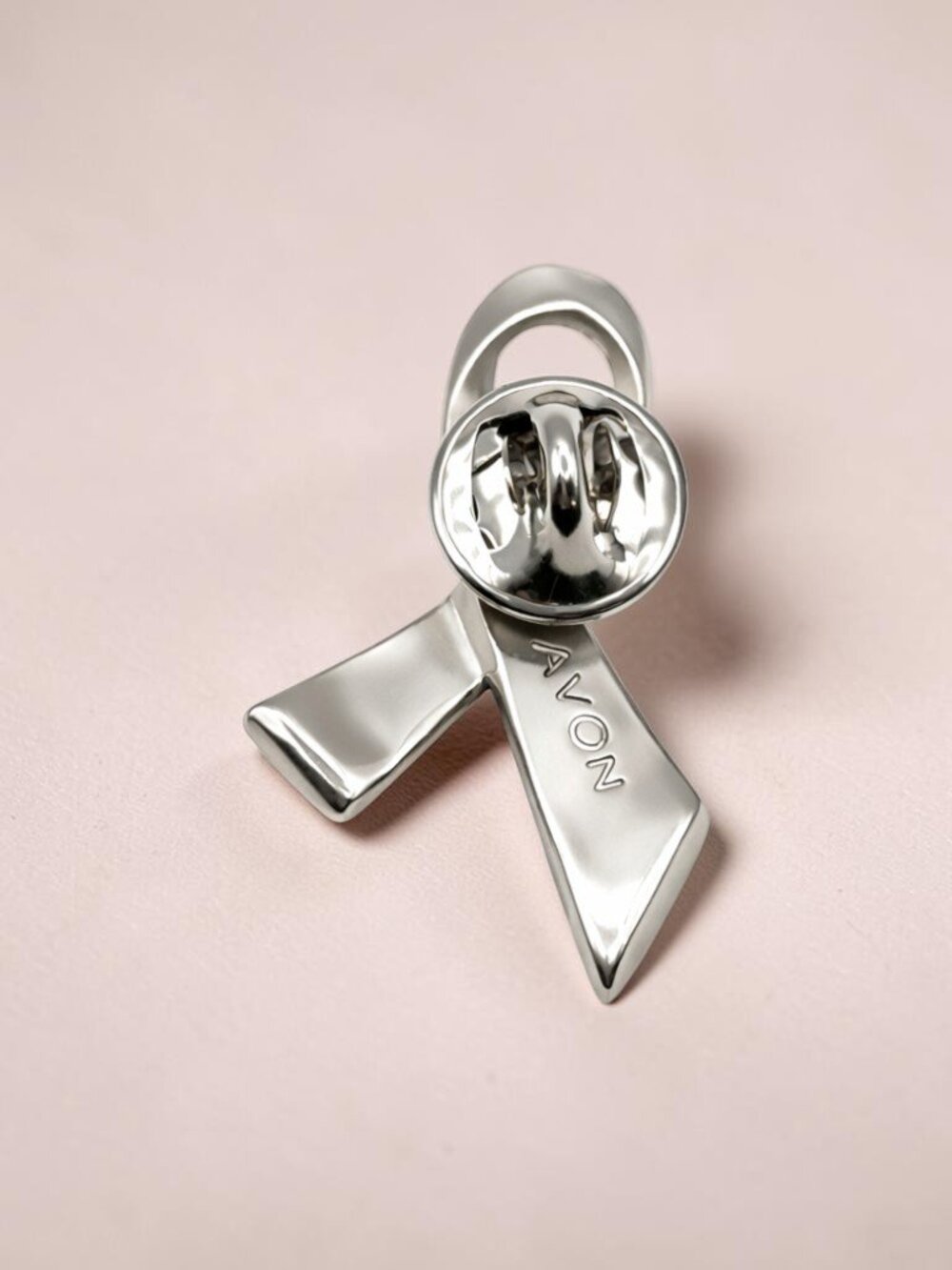 Avon Breast Cancer Awareness Ribbon Pin - Picture 2 of 2